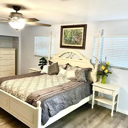 A Cozy Space Coast Retreat Titusville Exterior photo