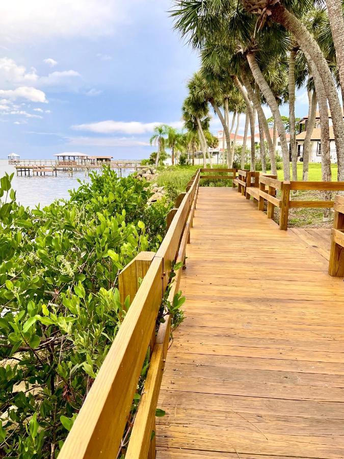A Cozy Space Coast Retreat * Titusville